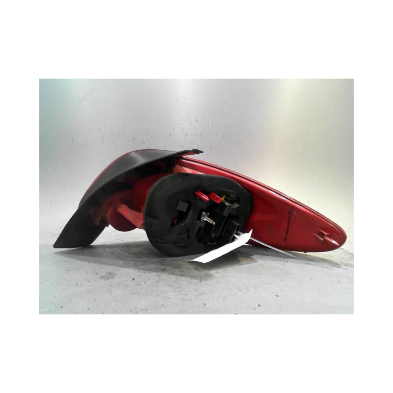 FEU ARRIERE GAUCHE  PEUGEOT 206