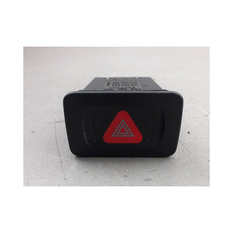 BOUTON DE WARNING VOLKSWAGEN GOLF