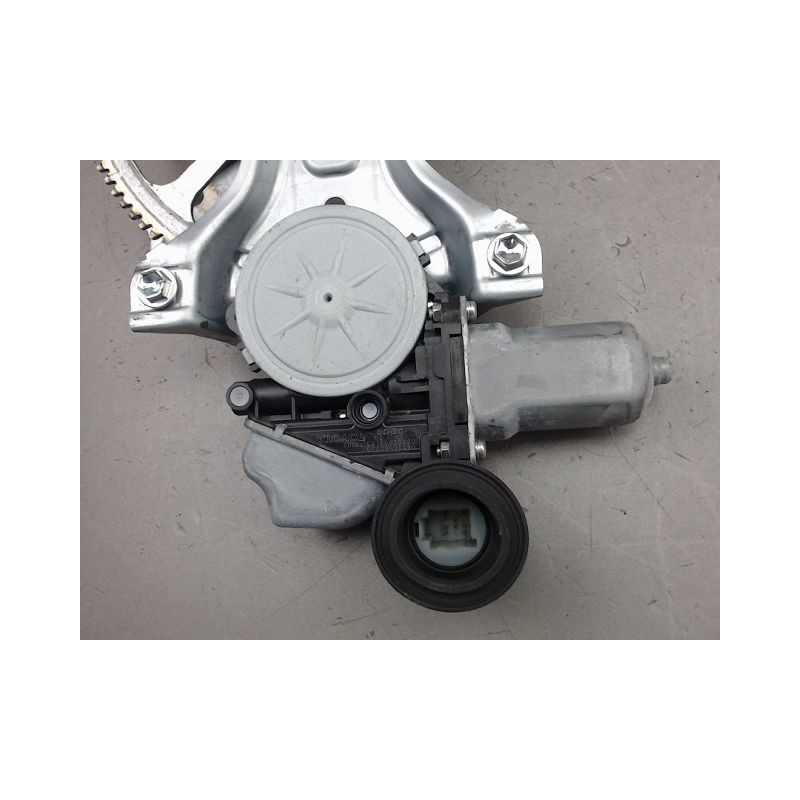 MECANISME LEVE-GLACE AVANT GAUCHE TOYOTA YARIS