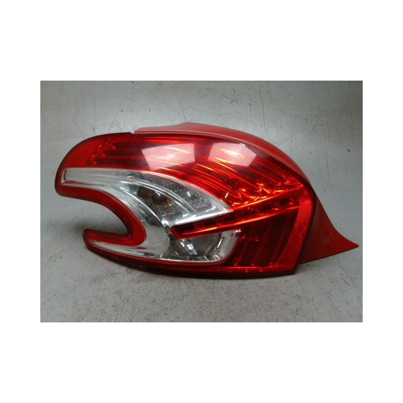 FEU ARRIERE GAUCHE  PEUGEOT 208