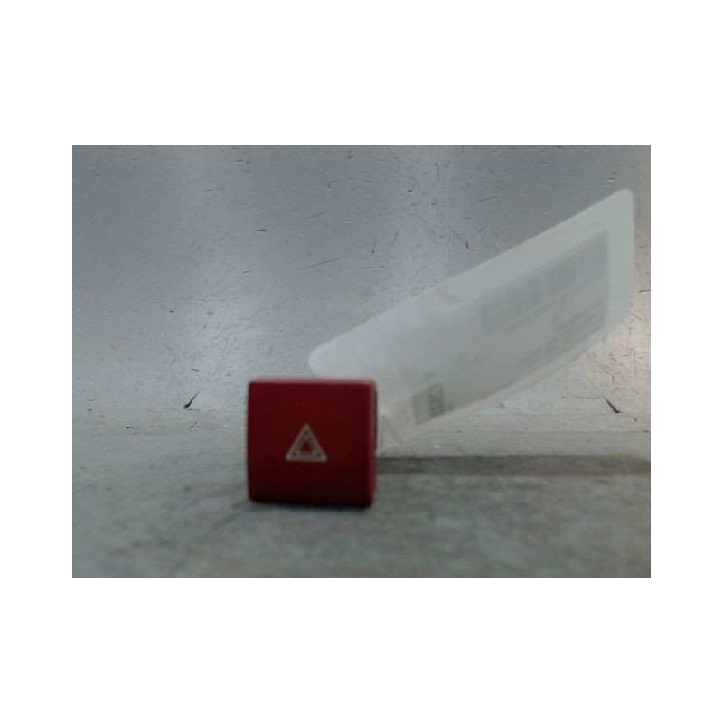 BOUTON DE WARNING CITROEN BERLINGO