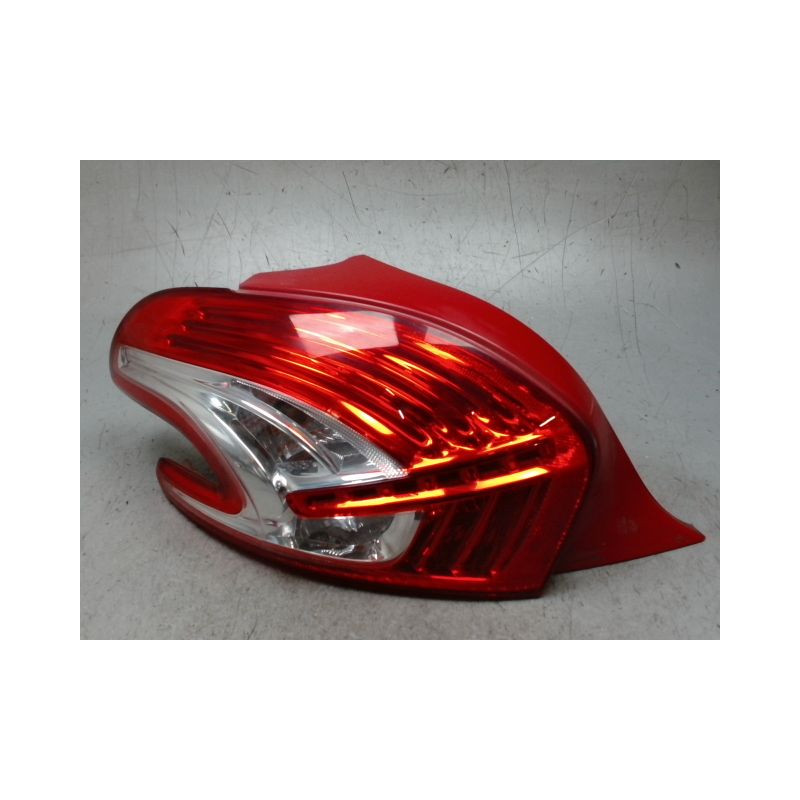 FEU ARRIERE GAUCHE  PEUGEOT 208