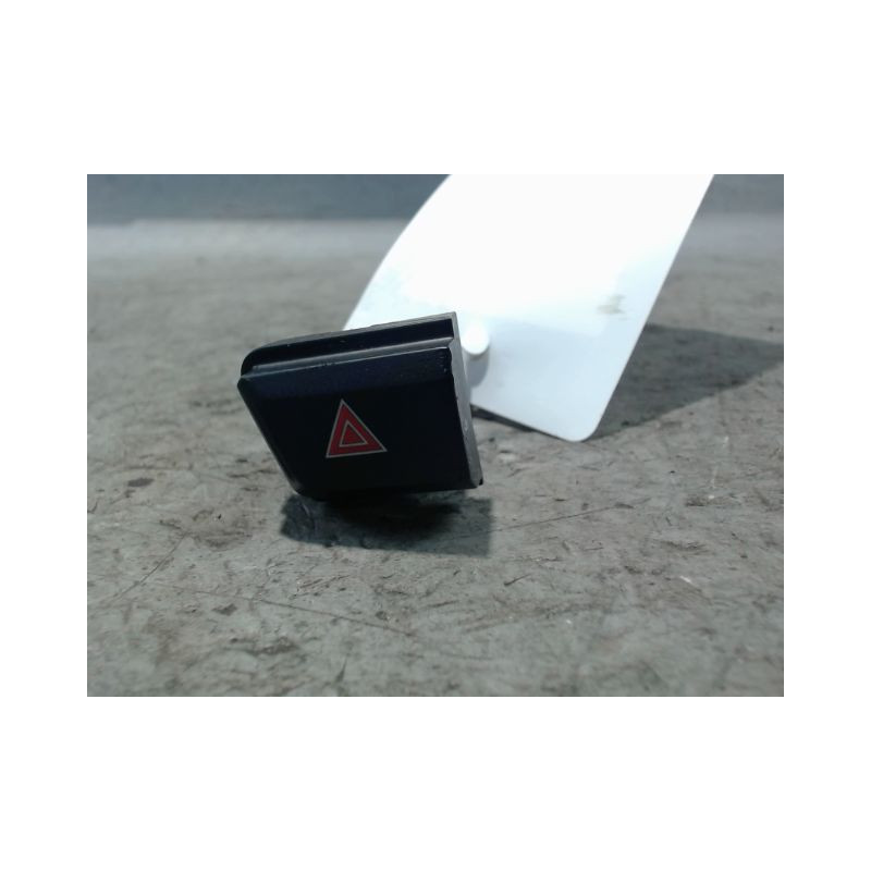 BOUTON DE WARNING PEUGEOT 208