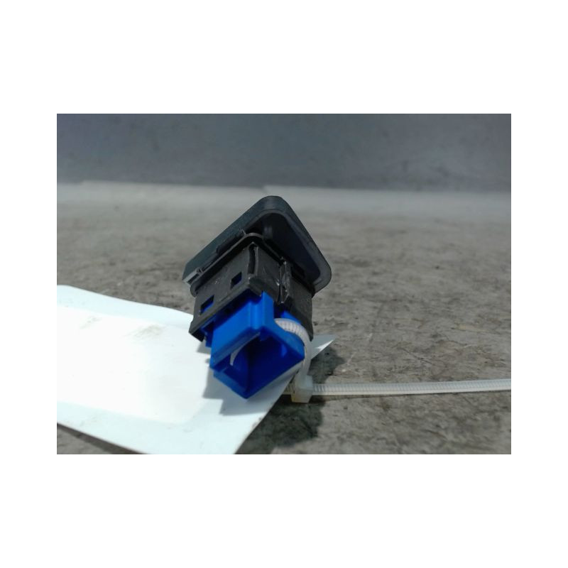 BOUTON DE WARNING PEUGEOT 208