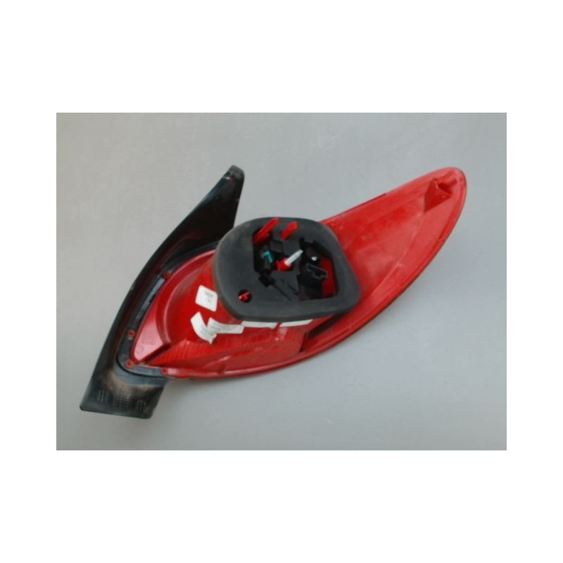 FEU ARRIERE GAUCHE  PEUGEOT 206