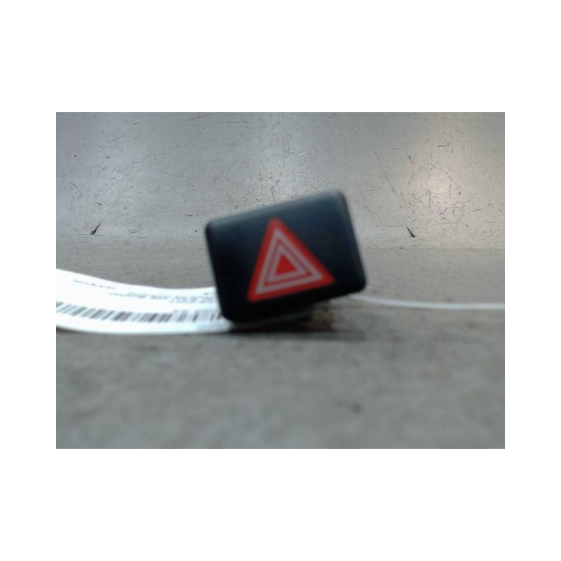 BOUTON DE WARNING AUDI A4
