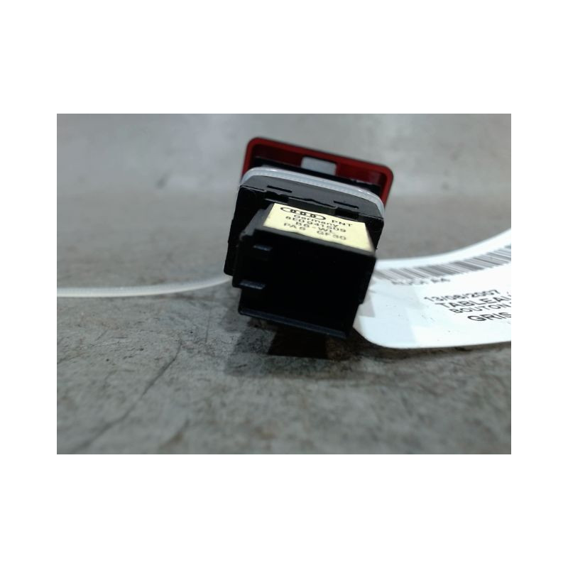BOUTON DE WARNING AUDI A4
