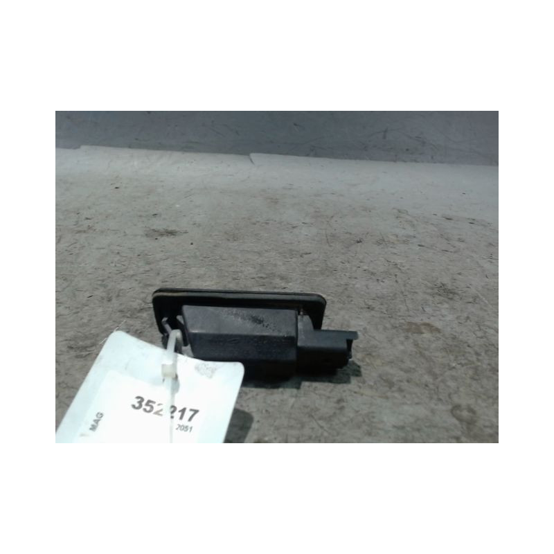 ECLAIREUR PLAQUE DE POLICE GAUCHE PEUGEOT 208