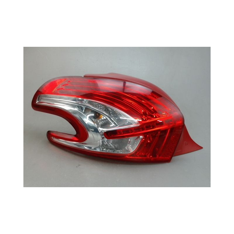 FEU ARRIERE GAUCHE  PEUGEOT 208