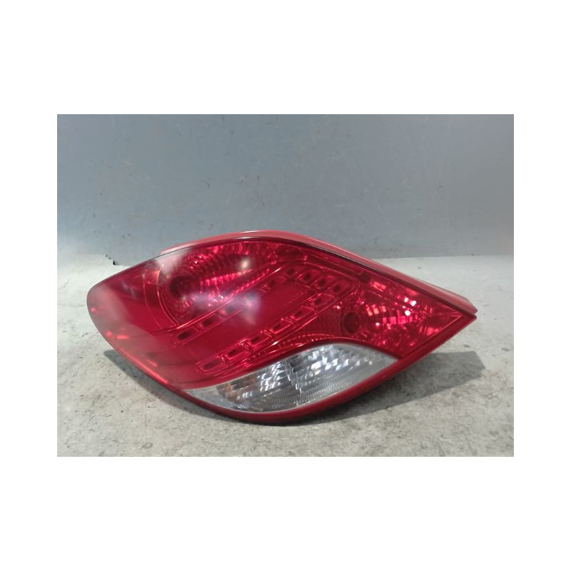 FEU ARRIERE GAUCHE  PEUGEOT 207 2011-