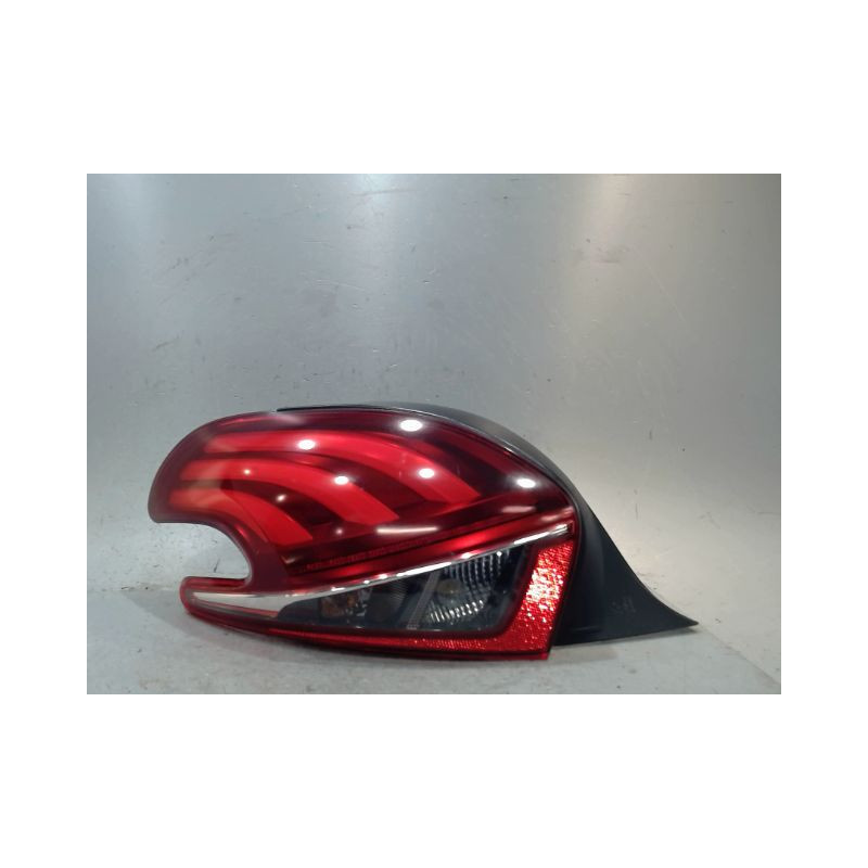 FEU ARRIERE GAUCHE  PEUGEOT 208