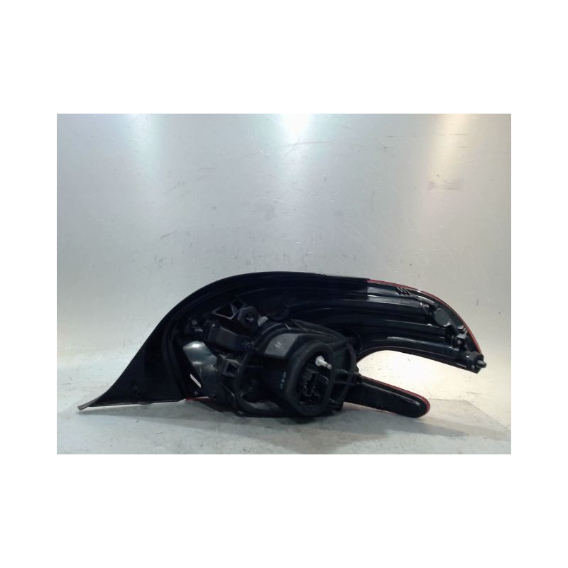 FEU ARRIERE GAUCHE  PEUGEOT 208
