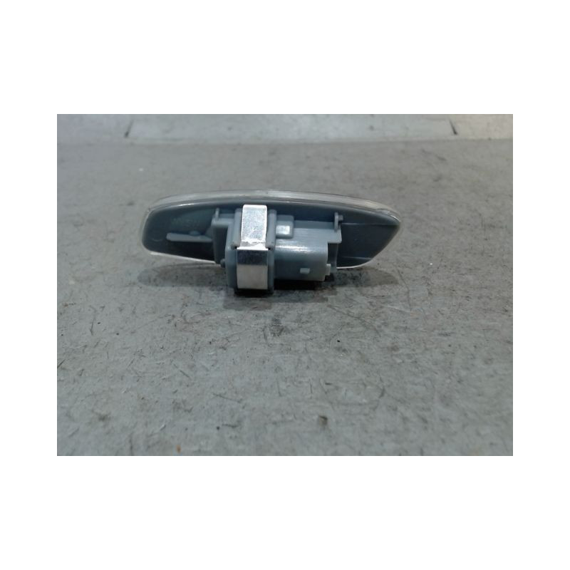 REPETITEUR RETROVISEUR DROIT PEUGEOT 3008