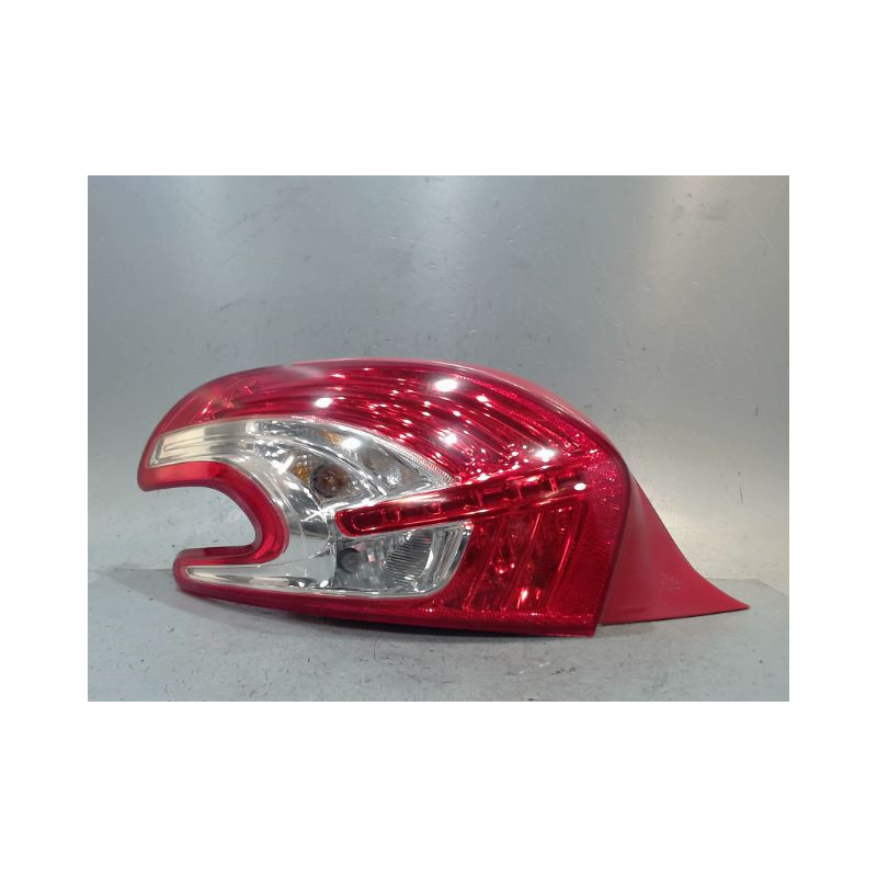 FEU ARRIERE GAUCHE  PEUGEOT 208