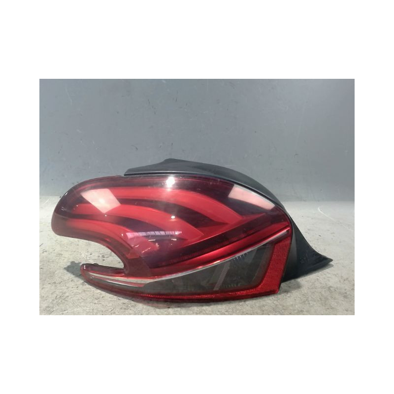 FEU ARRIERE GAUCHE  PEUGEOT 208