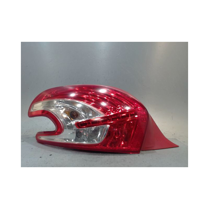 FEU ARRIERE GAUCHE  PEUGEOT 208