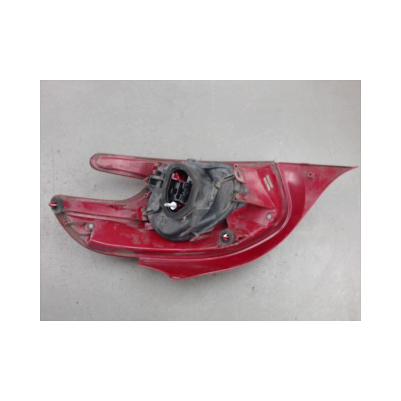 FEU ARRIERE GAUCHE  PEUGEOT 208