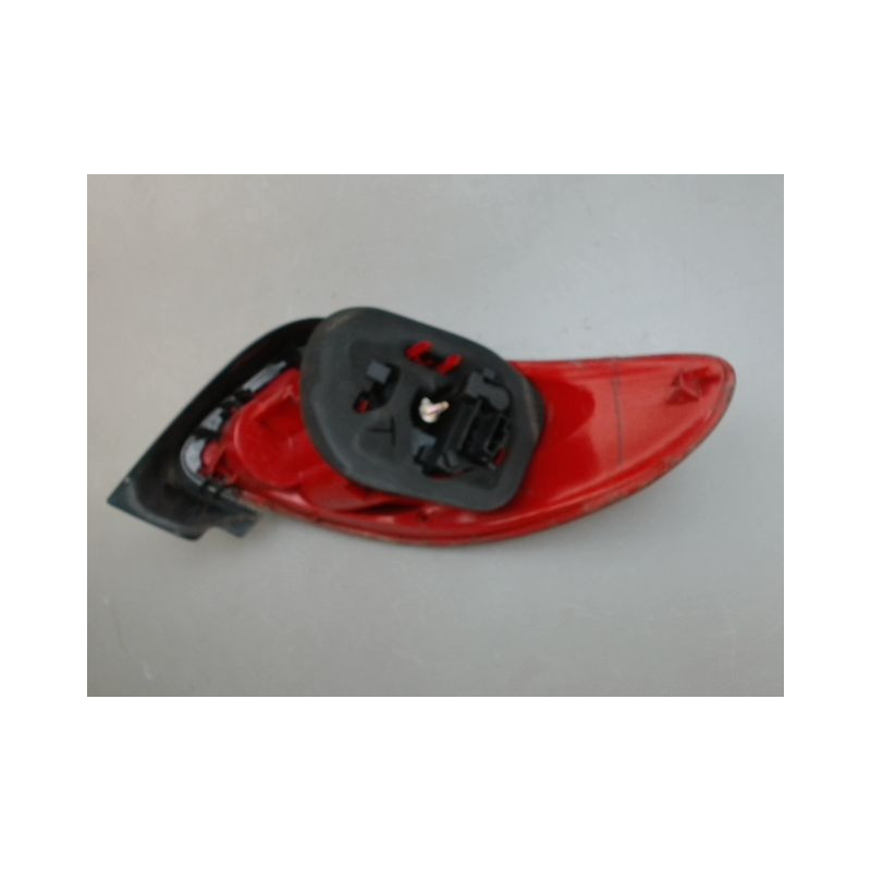 FEU ARRIERE GAUCHE  PEUGEOT 206