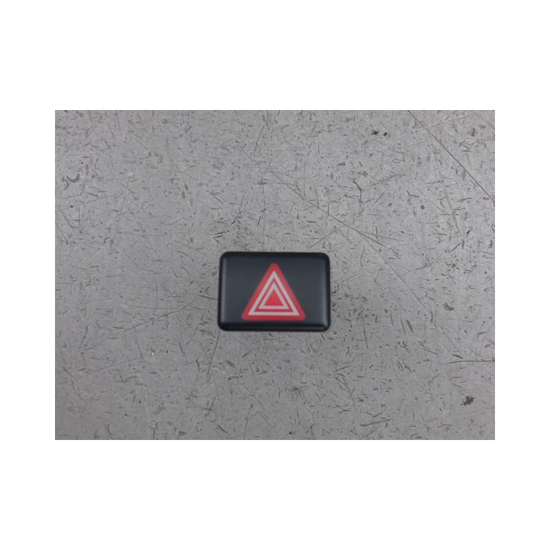 BOUTON DE WARNING AUDI A4