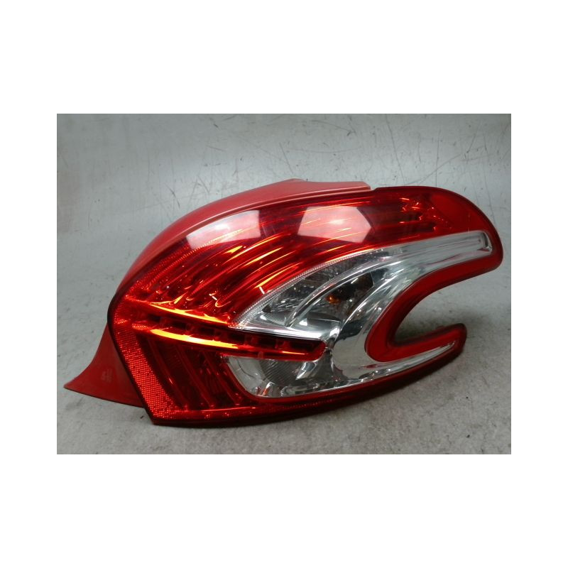 FEU ARRIERE DROIT PEUGEOT 208