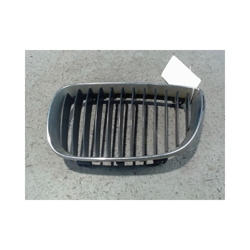 GRILLE CALANDRE GAUCHE BMW SERIE 1