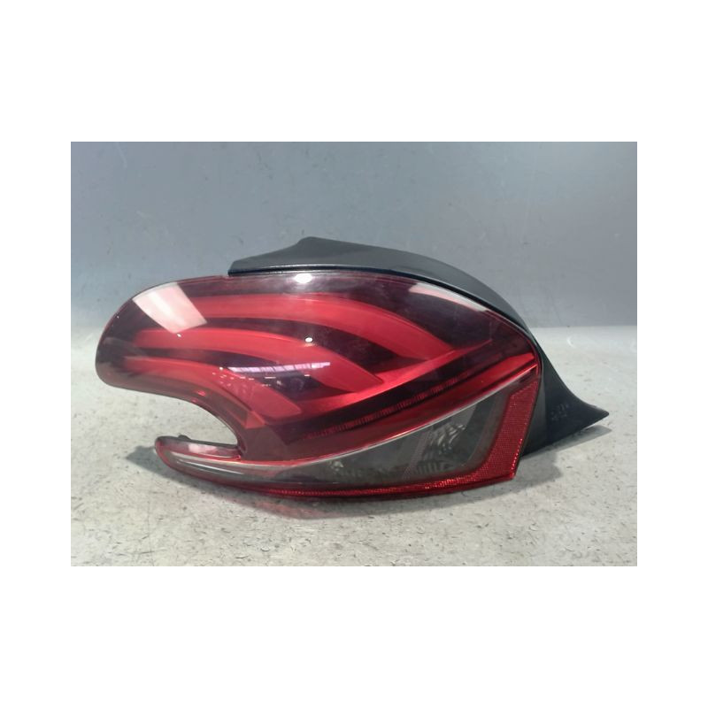 FEU ARRIERE GAUCHE  PEUGEOT 208