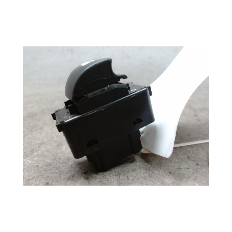 COMMANDE LEVE-GLACE PORTE AVD CITROEN BERLINGO