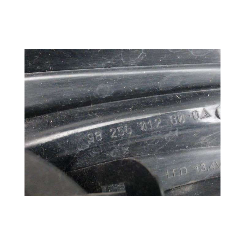 FEU ARRIERE GAUCHE  PEUGEOT 208