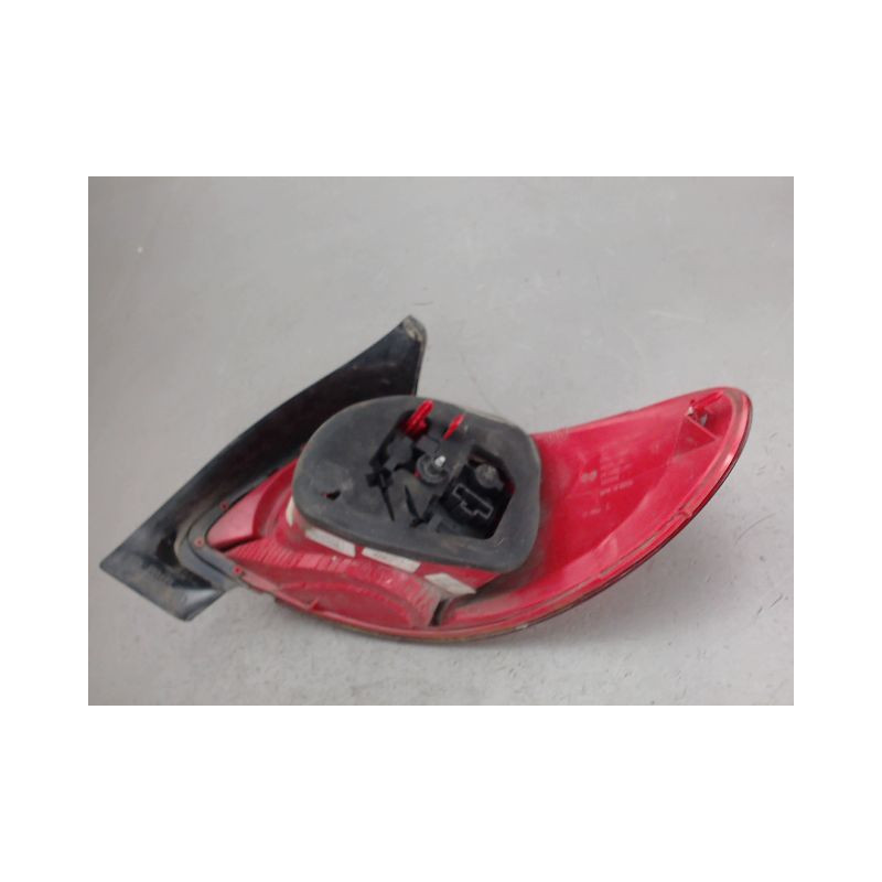 FEU ARRIERE GAUCHE  PEUGEOT 206