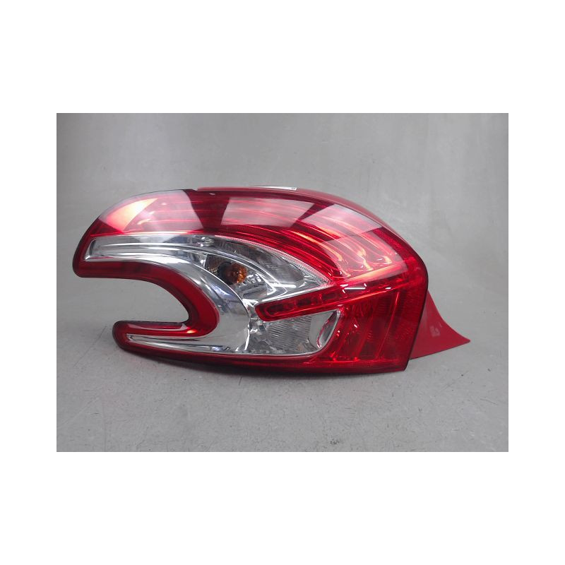 FEU ARRIERE GAUCHE  PEUGEOT 208