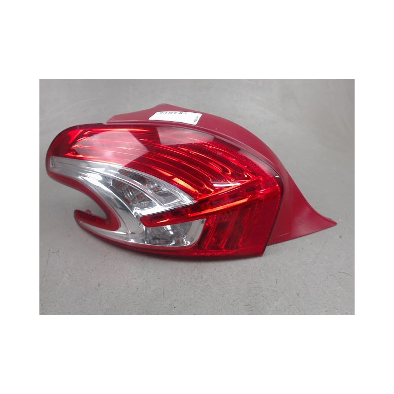 FEU ARRIERE GAUCHE  PEUGEOT 208