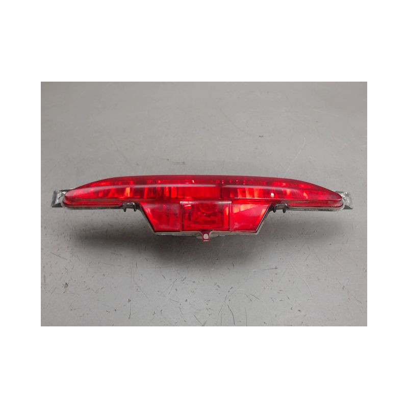 FEU BROUILLARD CENTRAL ARRIERE PEUGEOT 208