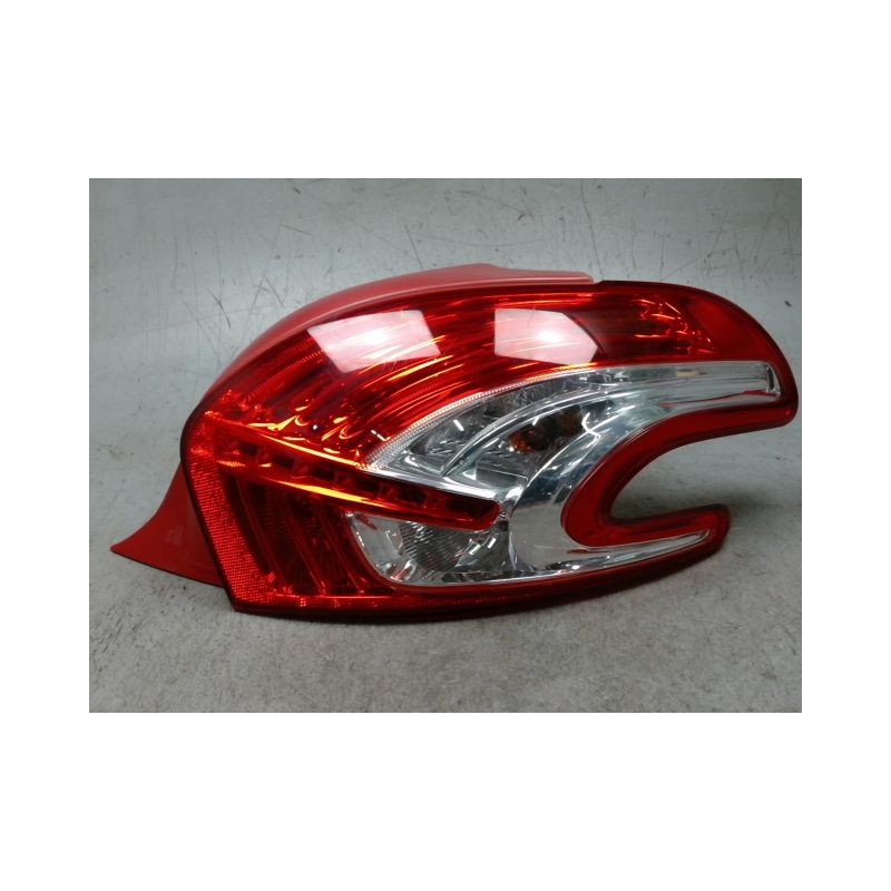 FEU ARRIERE DROIT PEUGEOT 208
