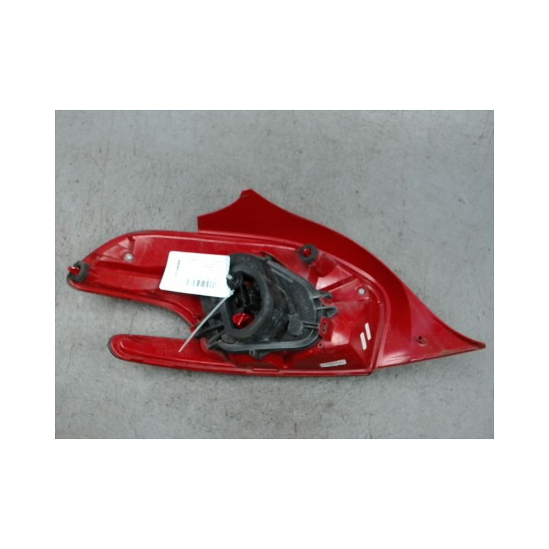 FEU ARRIERE DROIT PEUGEOT 208