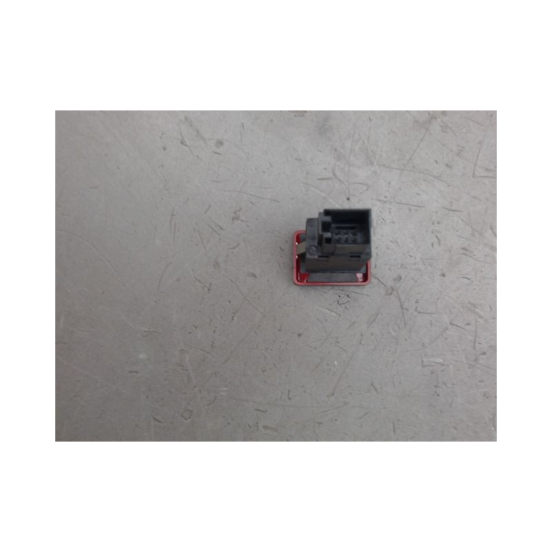 BOUTON DE WARNING AUDI A4