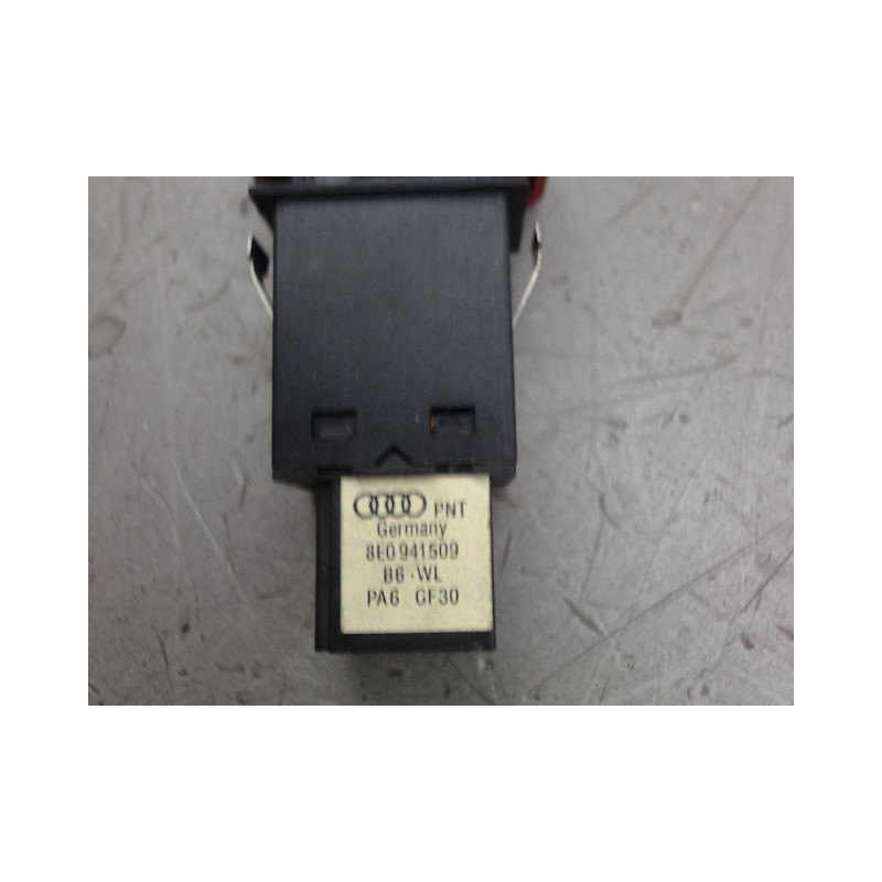 BOUTON DE WARNING AUDI A4
