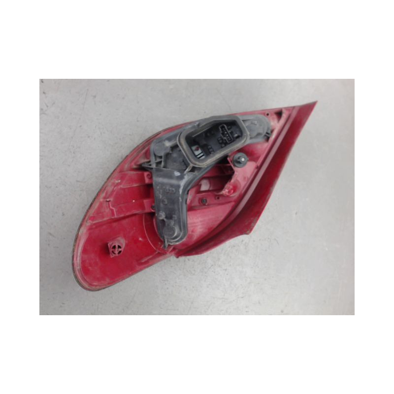 FEU ARRIERE GAUCHE  PEUGEOT 207