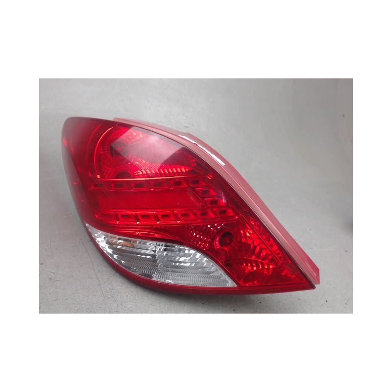 FEU ARRIERE GAUCHE  PEUGEOT 207