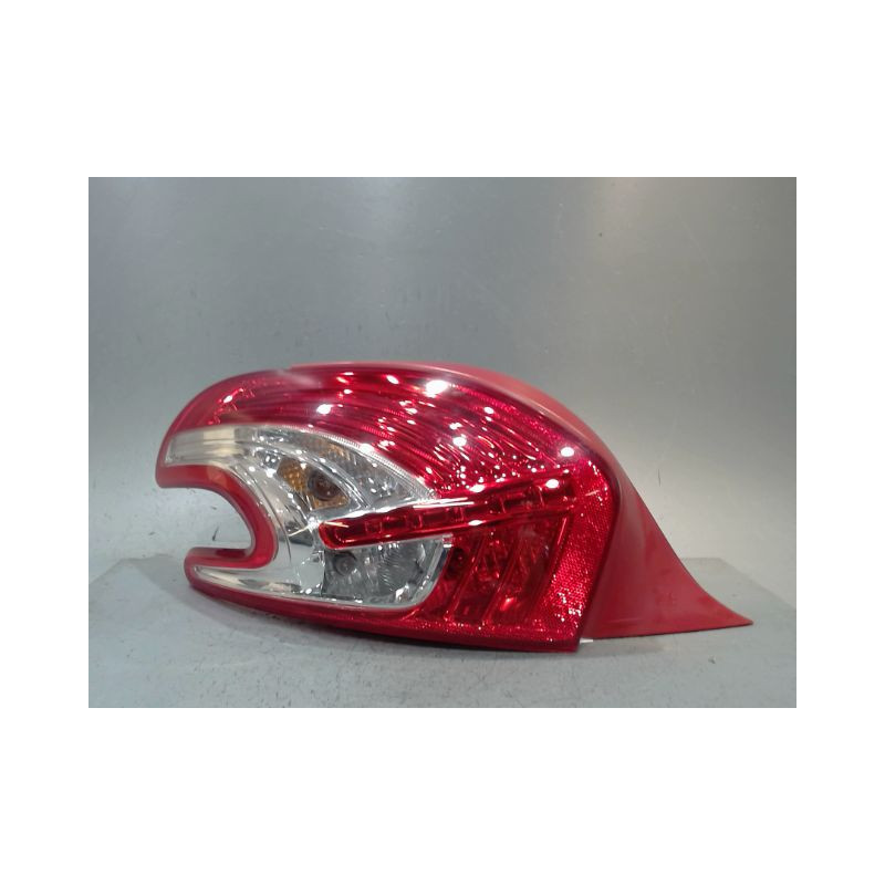 FEU ARRIERE GAUCHE  PEUGEOT 208
