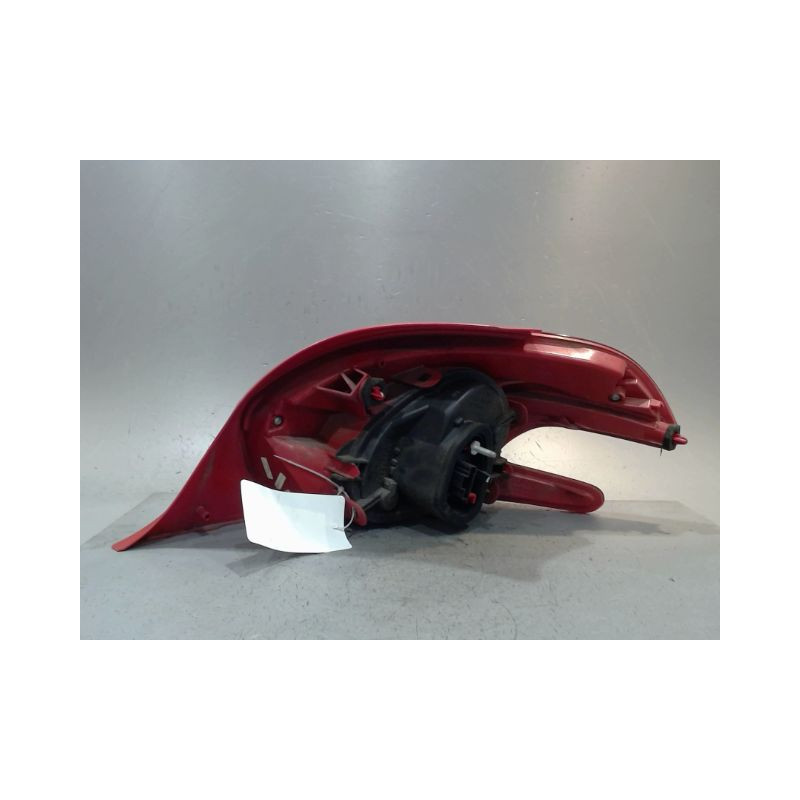 FEU ARRIERE GAUCHE  PEUGEOT 208