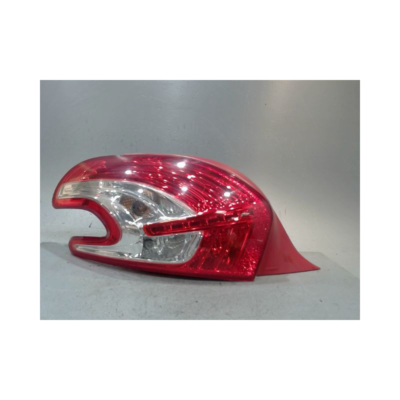 FEU ARRIERE GAUCHE  PEUGEOT 208