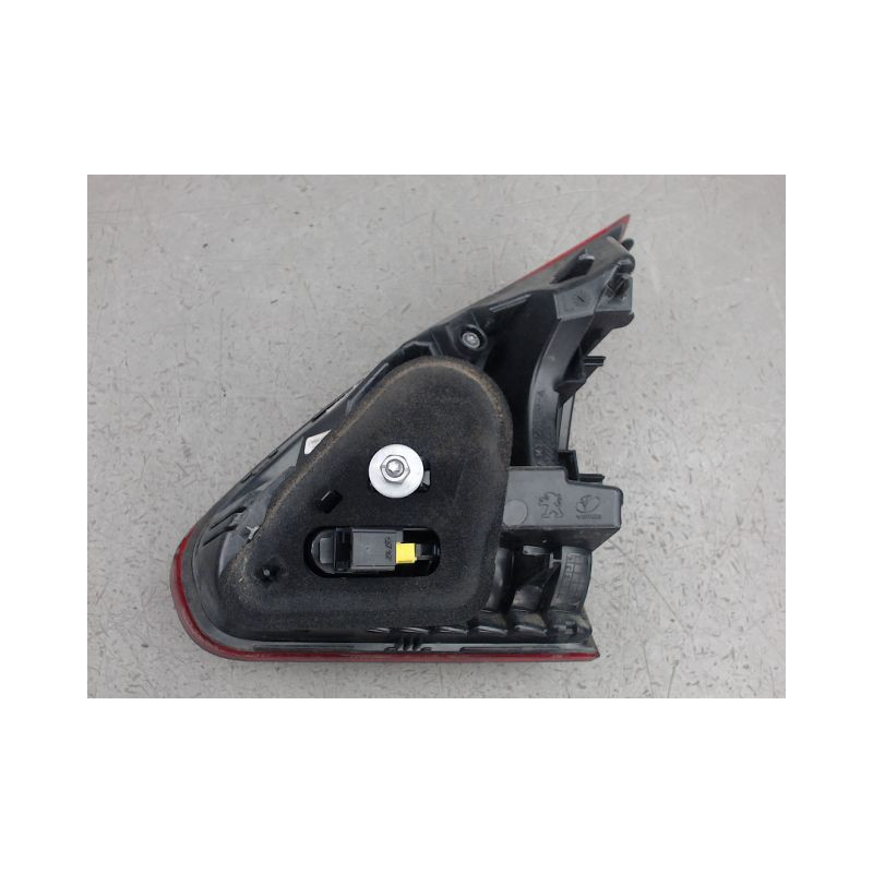 FEU ARRIERE INTERIEUR GAUCHE PEUGEOT 2008