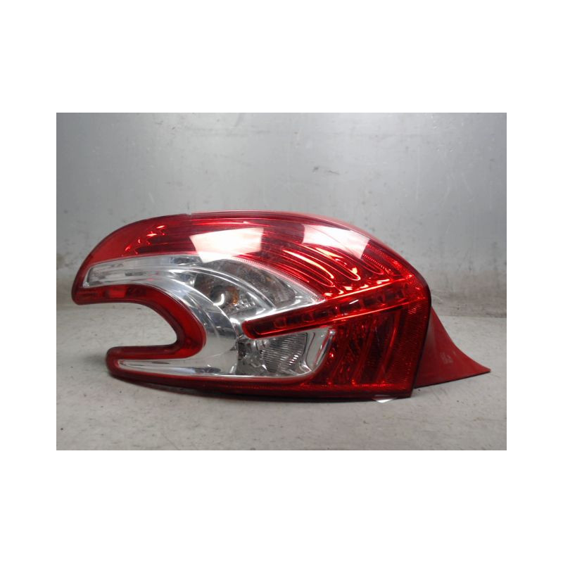 FEU ARRIERE GAUCHE  PEUGEOT 208
