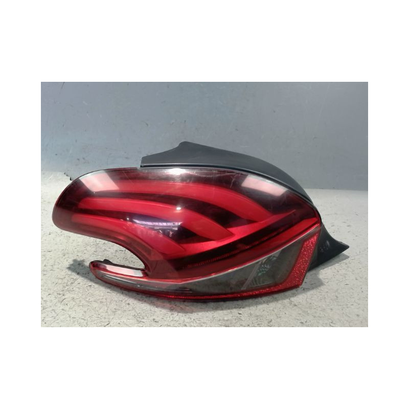 FEU ARRIERE GAUCHE  PEUGEOT 208