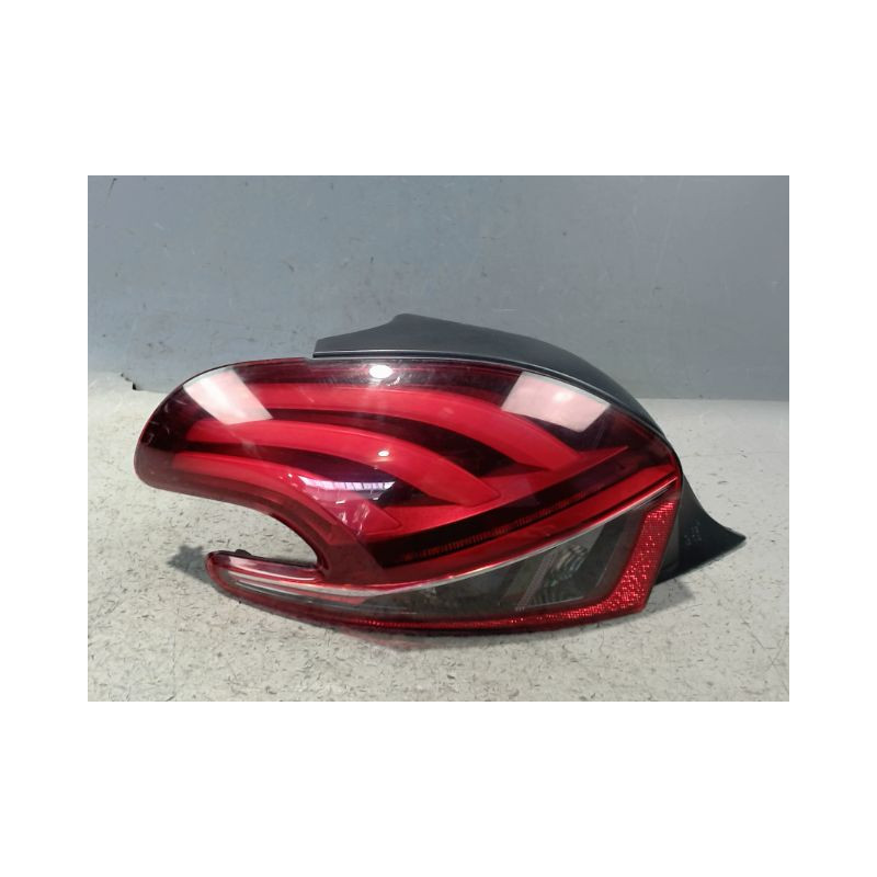 FEU ARRIERE GAUCHE  PEUGEOT 208