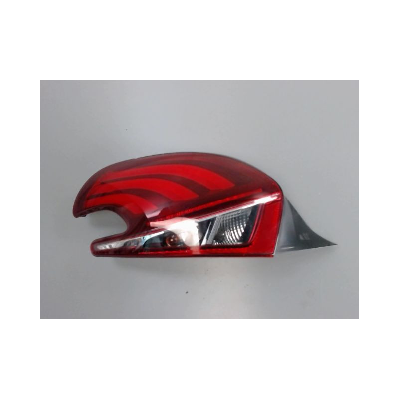 FEU ARRIERE GAUCHE  PEUGEOT 208