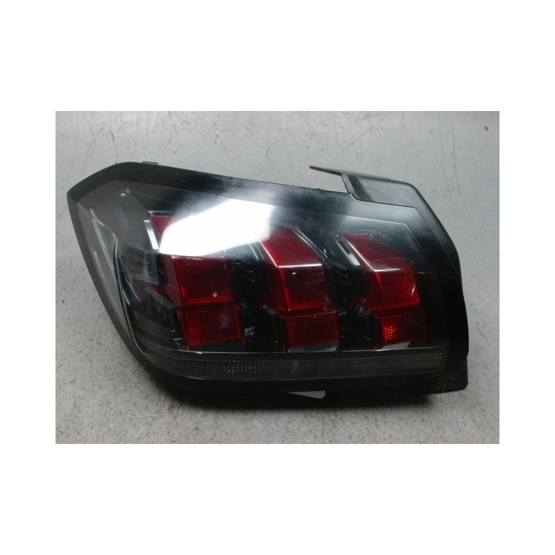 FEU ARRIERE GAUCHE  PEUGEOT 208