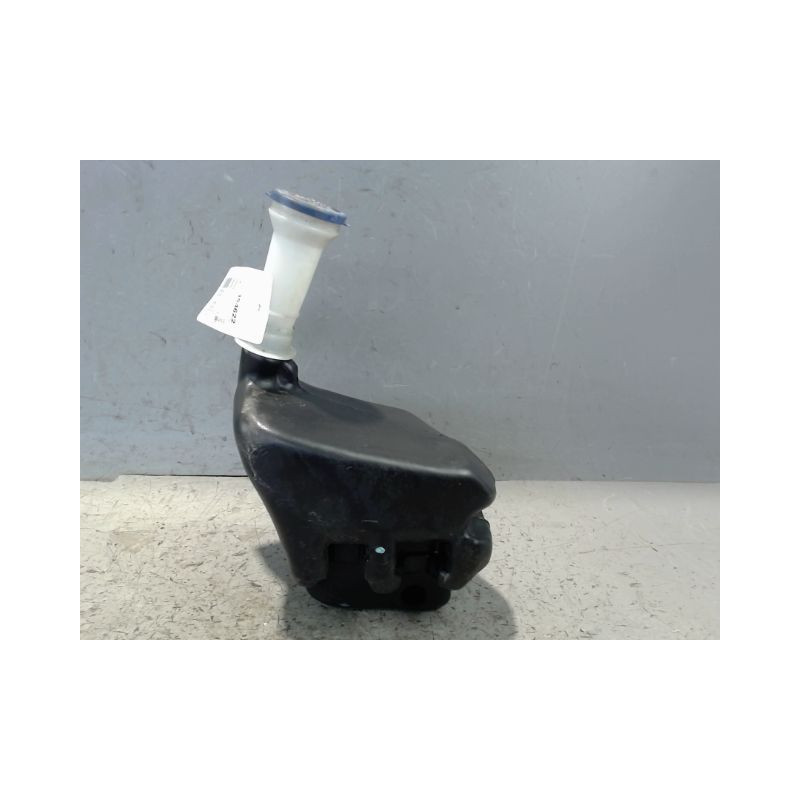 RESERVOIR LAVE-GLACE AVANT CITROEN SAXO -99