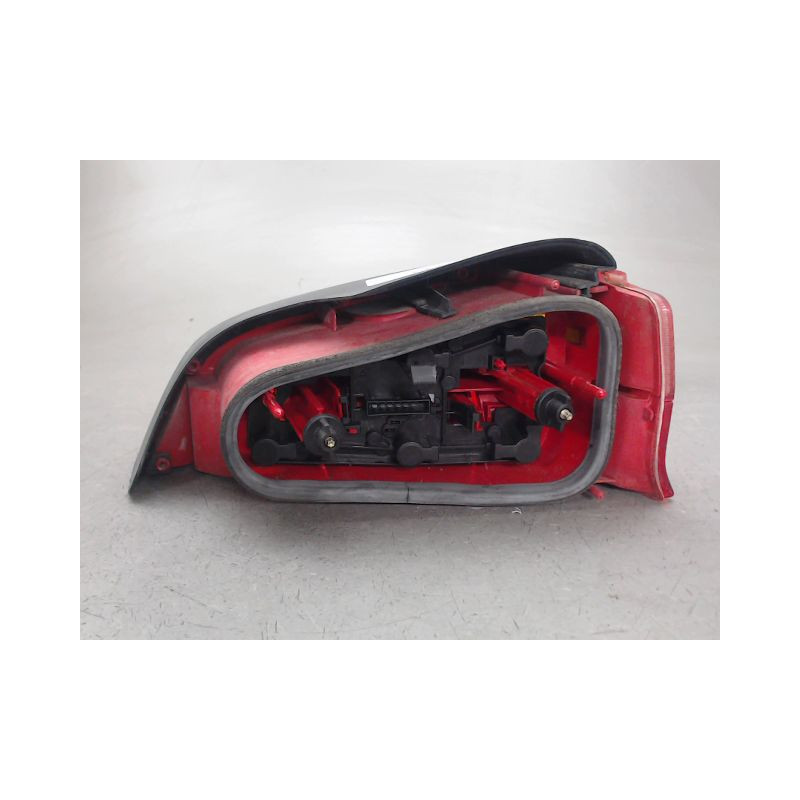 FEU ARRIERE GAUCHE  PEUGEOT 106