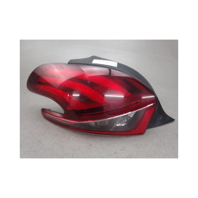 FEU ARRIERE GAUCHE  PEUGEOT 208